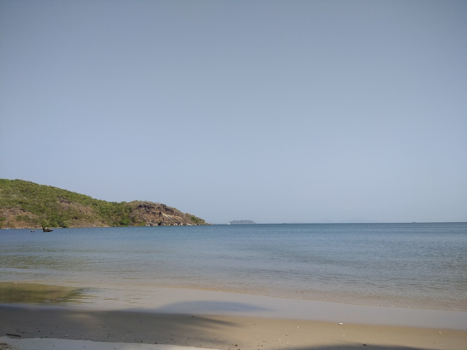 Fotografija Kamal Jungle beach z prostorna obala