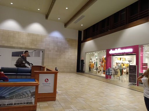 Shopping Mall «Smith Haven Mall», reviews and photos, 313 Smith Haven Mall, Lake Grove, NY 11755, USA