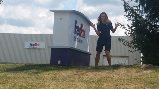 Shipping and Mailing Service «FedEx Ship Center», reviews and photos, 2850 International St, Columbus, OH 43228, USA