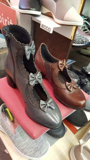 Orthopedic Shoe Store «Eric Comfort Shoes Inc», reviews and photos, 426 Hillside Avenue, Williston Park, NY 11596, USA