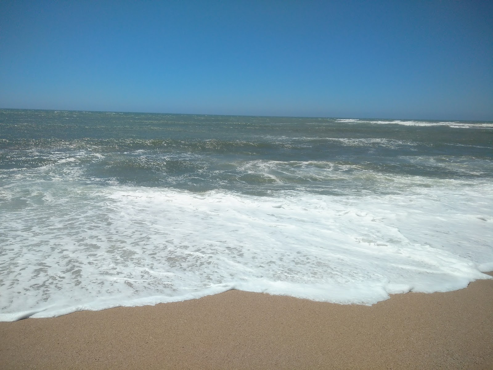 Foto di Praia de Sao Lourenco con una superficie del acqua cristallina