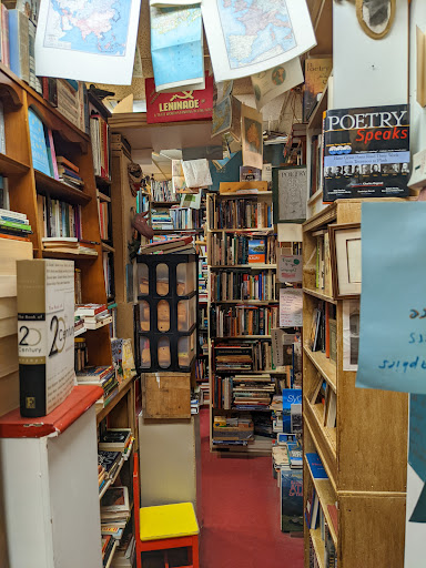 Used Book Store «Ravenswood Used Books», reviews and photos, 2005 W Montrose Ave, Chicago, IL 60618, USA