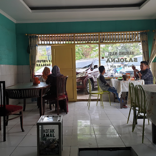 Restoran Sunda di Kabupaten Purwakarta: Tempat Makan yang Menyajikan Bermacam-macam Menu Lezat