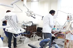 Narayan Multispeciality Dental Clinic - image