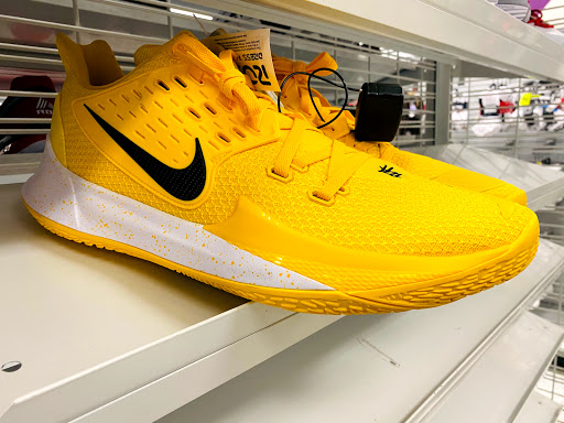 Clothing Store «Ross Dress for Less», reviews and photos, 10744 E Foothill Blvd, Rancho Cucamonga, CA 91730, USA