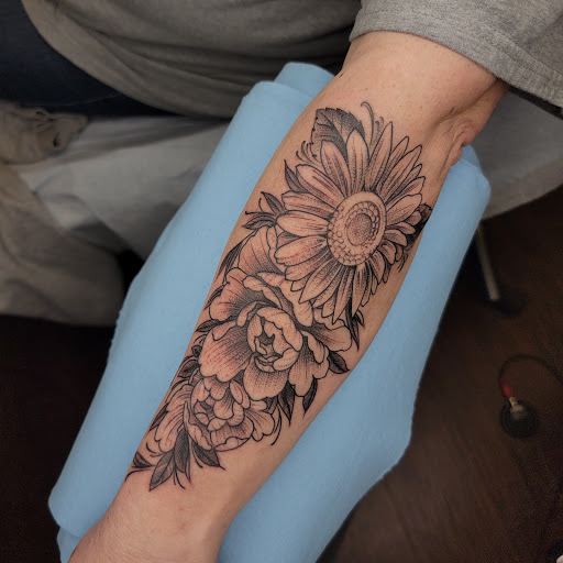 Tattoo Shop «1001 Troubles Tattoo Studio», reviews and photos, 512 Main St, Warren, RI 02885, USA