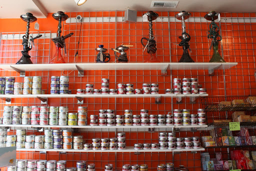 Tobacco Shop «Sweet Tooth Smoke Shop», reviews and photos, 2030 W Chicago Ave, Chicago, IL 60622, USA