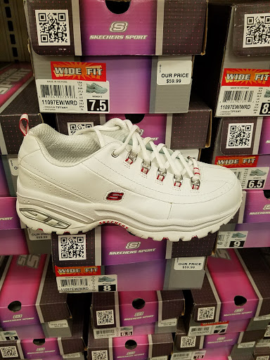 Shoe Store «Shoe Carnival», reviews and photos, 3800 Merle Hay Rd, Des Moines, IA 50310, USA