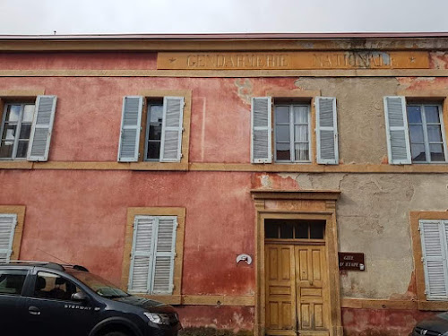 Ancienne gendarmerie - Gîte Les Gens Dorment à Le Monastier-sur-Gazeille