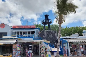 Centro Comercial Jameos Playa image