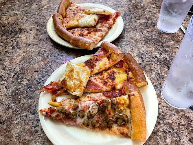 #12 best pizza place in Plano - Mama's Pizza