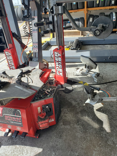 Tire Shop «L & R Tire Shop - Total Car Care», reviews and photos, 6923 W Hillsborough Ave, Tampa, FL 33634, USA