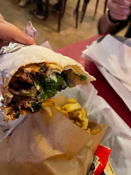 Photo n°57 de Sürpriz - Berliner Kebab à Paris ()