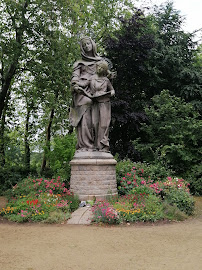 Statue de Sainte-Anne-d'Auray du Restaurant La Scala à Sainte-Anne-d'Auray - n°1