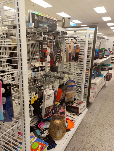 Clothing Store «Ross Dress for Less», reviews and photos, 2327 Street Rd, Bensalem, PA 19020, USA