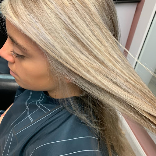 Beauty Salon «Primp Parlour», reviews and photos, 909 E Aurora Rd, Macedonia, OH 44056, USA