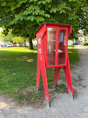 Boîte à livres et bande-dessinées en accès libre à Amiens