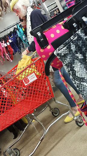 Thrift Store «The Salvation Army Family Store & Donation Center», reviews and photos, 717 3rd Ave SE, Cedar Rapids, IA 52401, USA