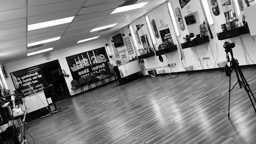 Barber Shop «Mr.Fades Barbershop unisex», reviews and photos, 7748 Palm River Rd, Tampa, FL 33619, USA