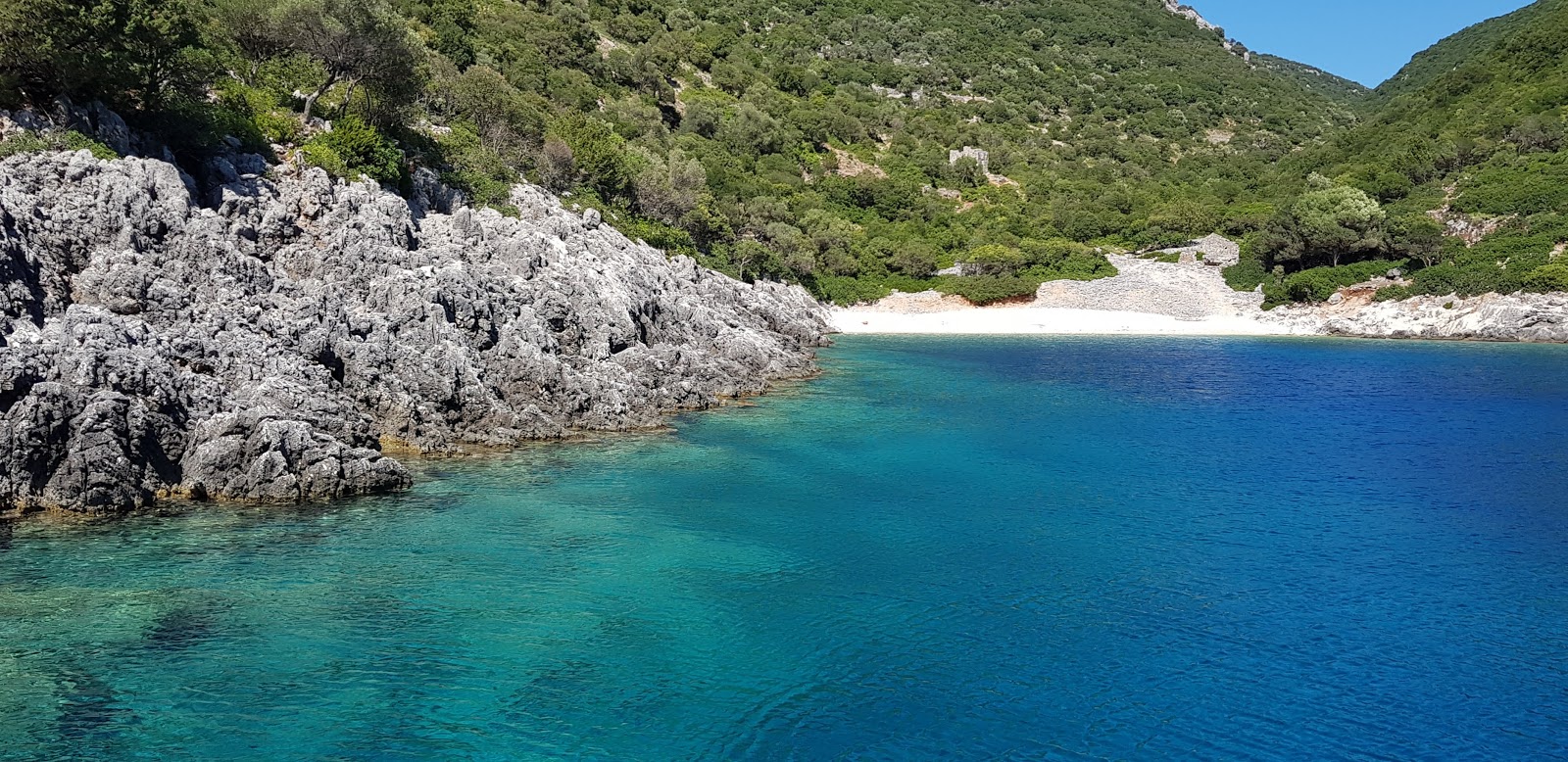 Photo of Ántri beach with turquoise pure water surface