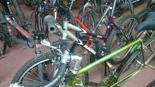 Bicycle Store «Roberts Cycle Shop Chicago», reviews and photos, 7054 N Clark St, Chicago, IL 60626, USA