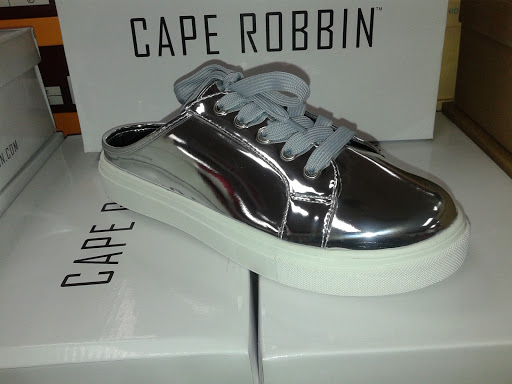 shoe trend on freedom drive