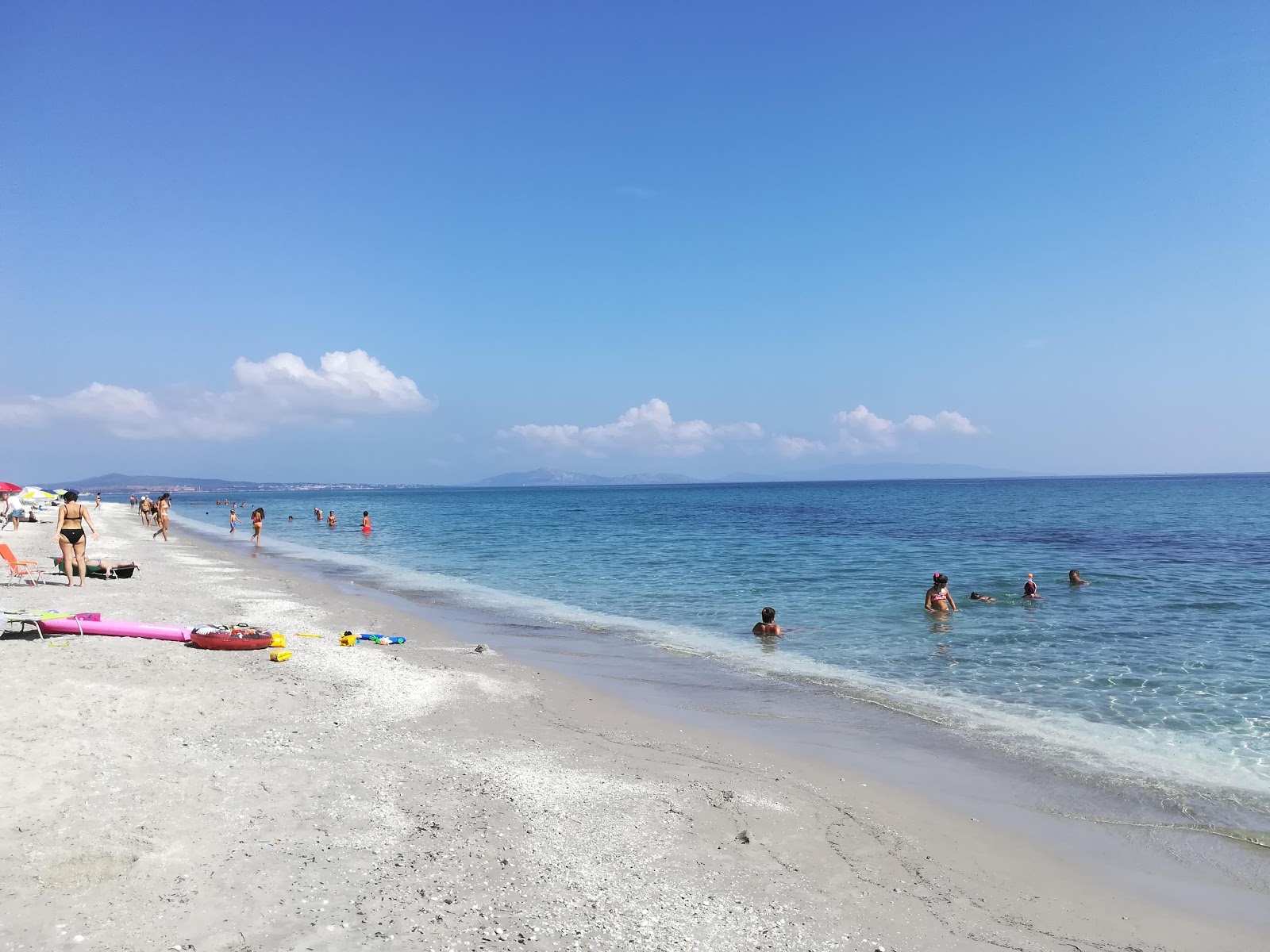 Foto de Spiaggia Le Saline (Ezzi Mannu) - lugar popular entre os apreciadores de relaxamento