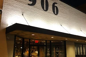 906 Cocktail and Cigar Lounge image