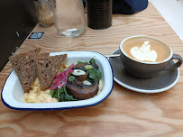 Plats et boissons du Restaurant servant le petit-déjeuner BACK IN BLACK COFFEE by KB Coffee Roasters à Paris - n°12