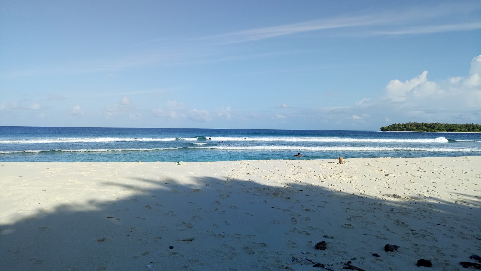 Foto van Hulhudhuffaaru Beach met ruim strand