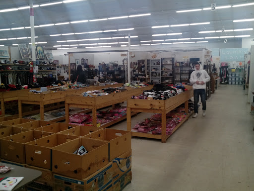 Flea Market «Traderbakers Flea Market», reviews and photos, 2080 Burton Ln, Martinsville, IN 46151, USA