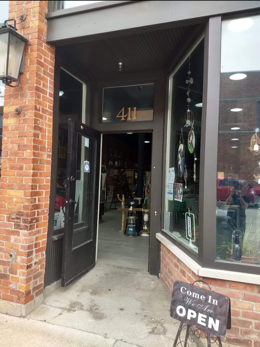 Ginas Art Gallery