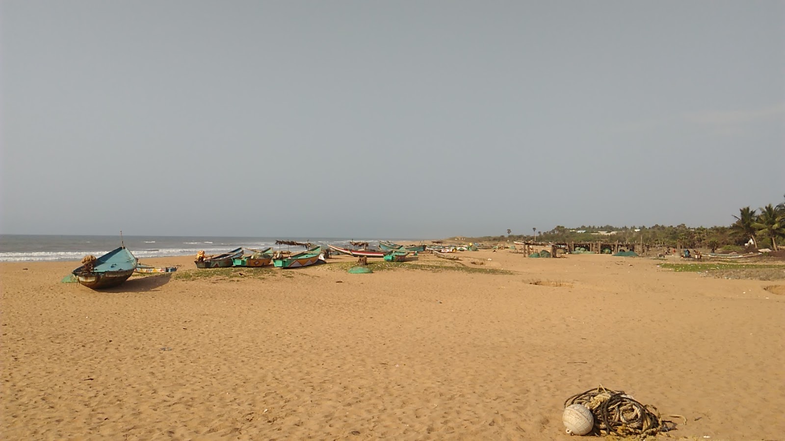 Foto di D.Matsyalesam Beach e l'insediamento