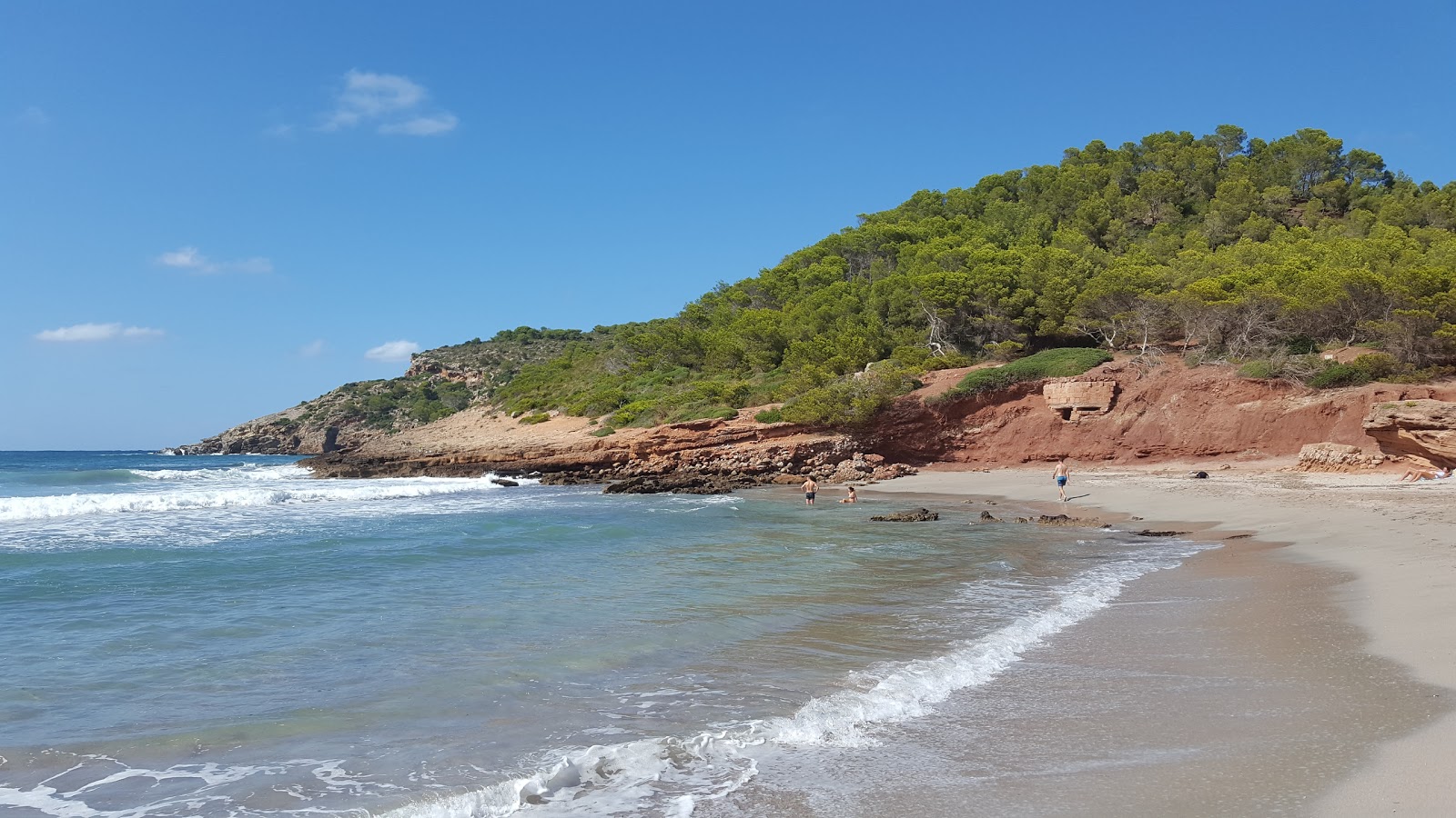 Cala Algaiarens Plajı'in fotoğrafı imkanlar alanı