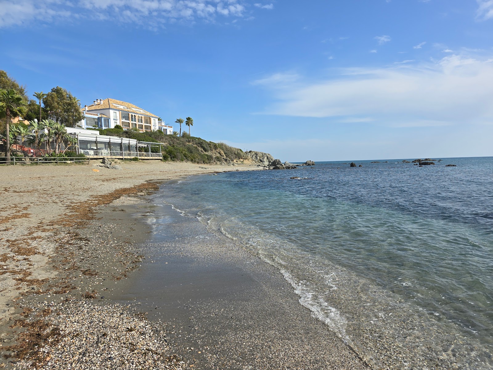 Zdjęcie Playa Chica z przestronna linia brzegowa