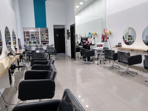 COOL Salón de Peluquería y Estética. en Albacete, Albacete