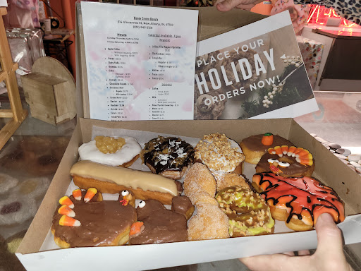 Dessert Shop «Honey Creme Donut Shop», reviews and photos, 514 Vincennes St, New Albany, IN 47150, USA