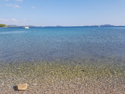 Lumbrak beach'in fotoğrafı geniş ile birlikte
