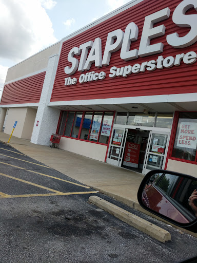 Office Supply Store «Staples», reviews and photos, 5950 Mayfield Rd, Mayfield Heights, OH 44124, USA