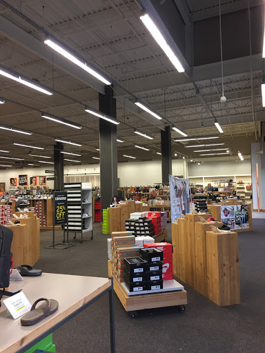 Shoe Store «DSW Designer Shoe Warehouse», reviews and photos, 15001 Potomac Town Pl #120, Woodbridge, VA 22192, USA