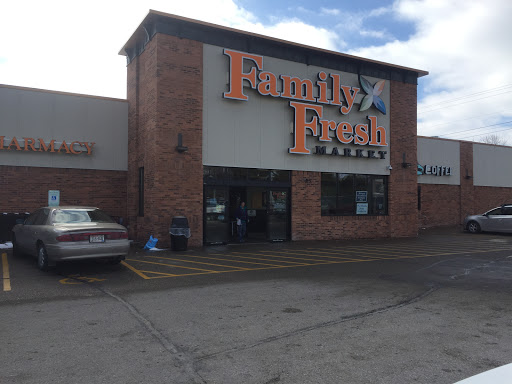 Grocery Store «Family Fresh Market», reviews and photos, 110 W 4th St, New Richmond, WI 54017, USA