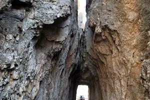 Needles Eye Tunnel image