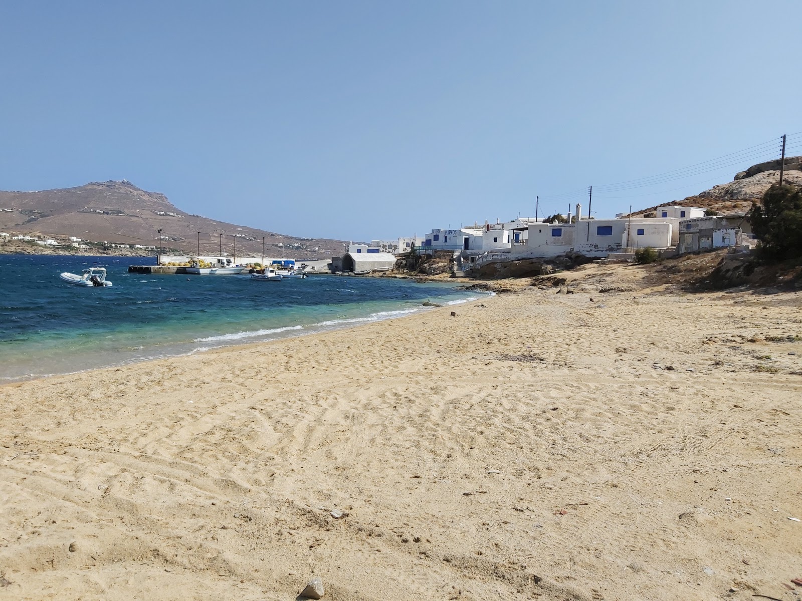Photo of Divounia beach and the settlement