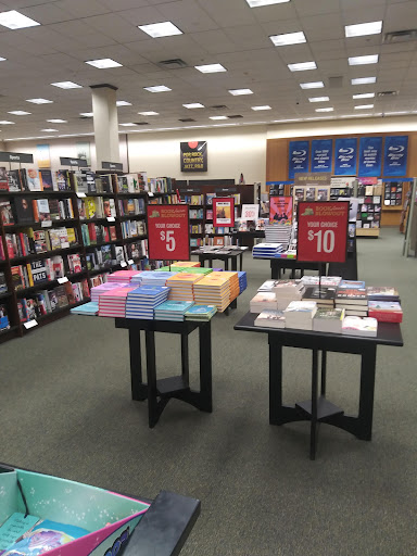 Book Store «Barnes & Noble», reviews and photos, 3651 Jefferson Davis Hwy, Alexandria, VA 22305, USA