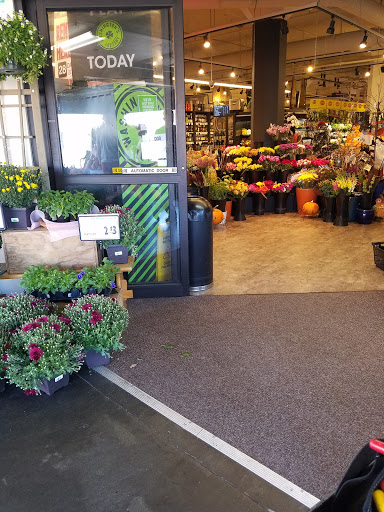 Grocery Store «Stadium Thriftway», reviews and photos, 618 N 1st St, Tacoma, WA 98403, USA