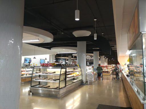 Supermarket «Cermak Fresh Produce», reviews and photos, 4000 W Diversey Ave, Chicago, IL 60639, USA