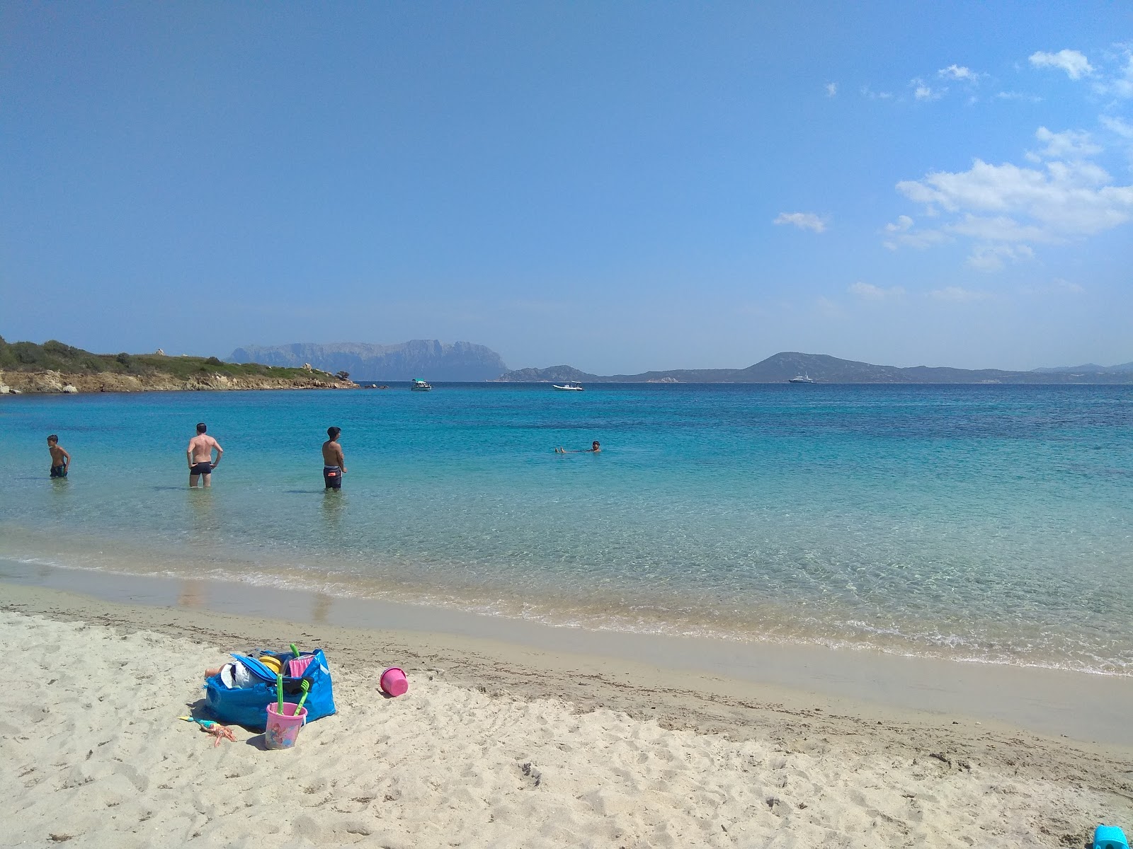 Foto de Praia de Bados e o assentamento