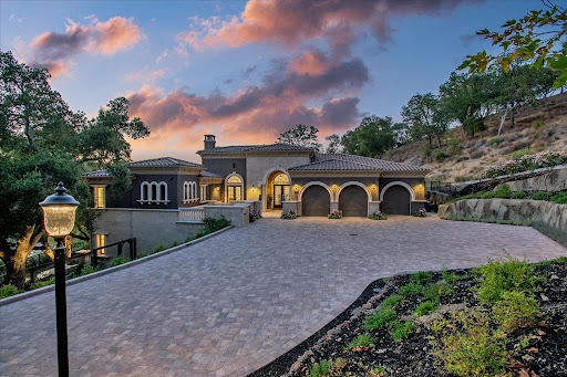 Efrain Fernandez Real Estate Expert image