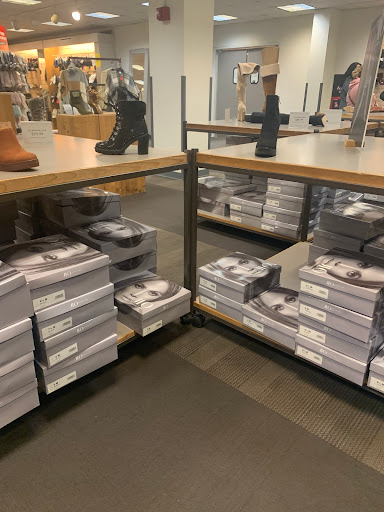 Shoe Store «DSW Designer Shoe Warehouse», reviews and photos, 8801 Queens Blvd, Elmhurst, NY 11373, USA