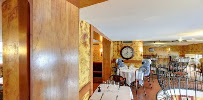 Atmosphère du Restaurant Le Versailles Dernière Brasserie d'Autrefois au Coeur de Limoges depuis 1932 - n°7